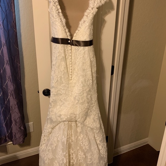 Allure Bridal 9000 wedding dress - Picture 5 of 8